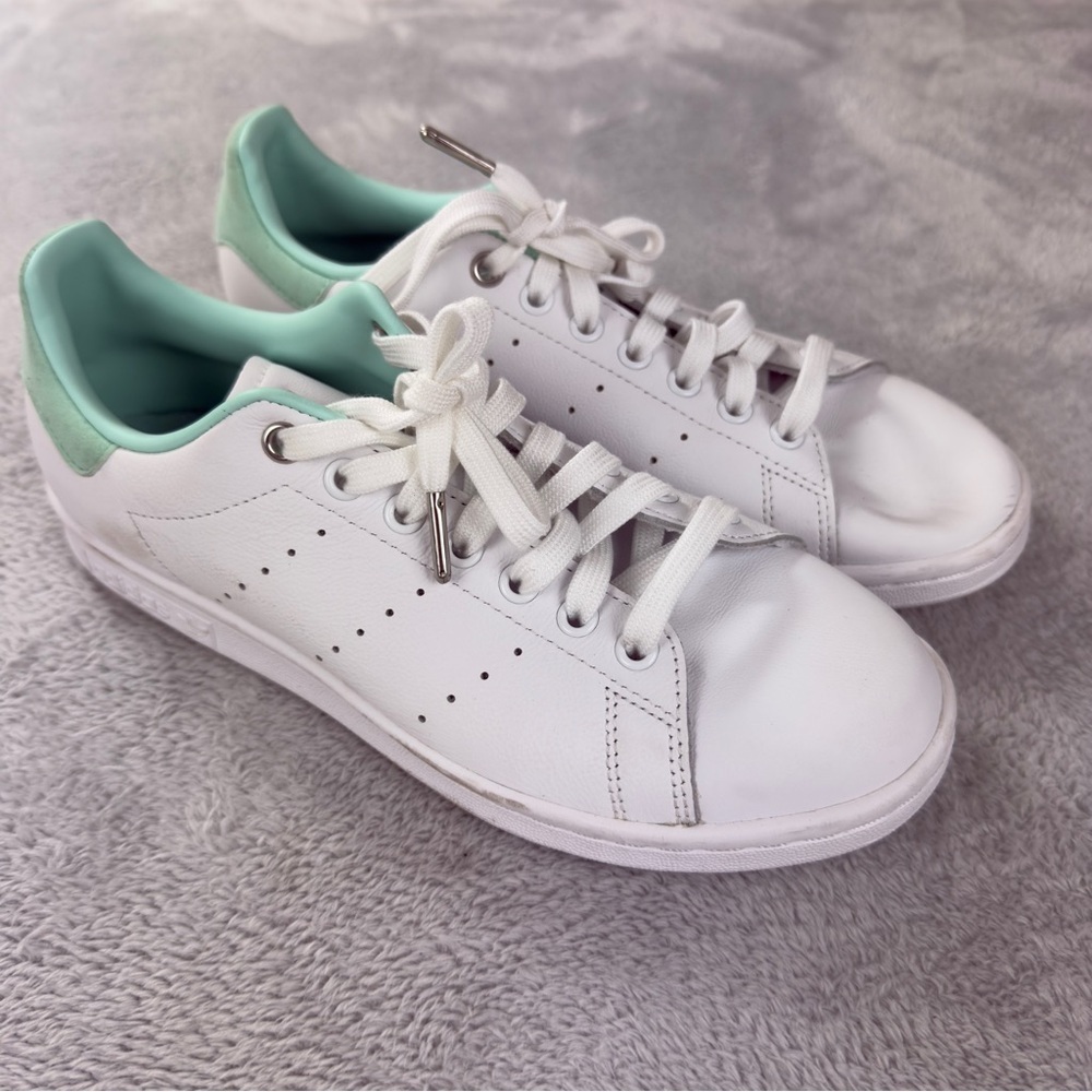Adidas Women's Size 9 US/7.5 UK/41 1/3 EU Stan Smith Cloud White Art G27908